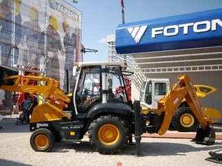 雷沃重工FLB268挖掘裝載機